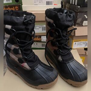 NWT Burberry Black and Cream Winter Boots